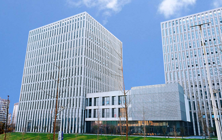 2024年企业新媒体运营趋势与郑州浮云网络优化实践